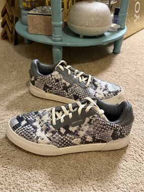 Adidas Adicross Women’s Snake Print Golf Sneakers Gray & White Size 7.5